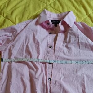 Apt. 9 Light Pink Men's Casual Button Down Shirt. Black Buttons Really Highlight